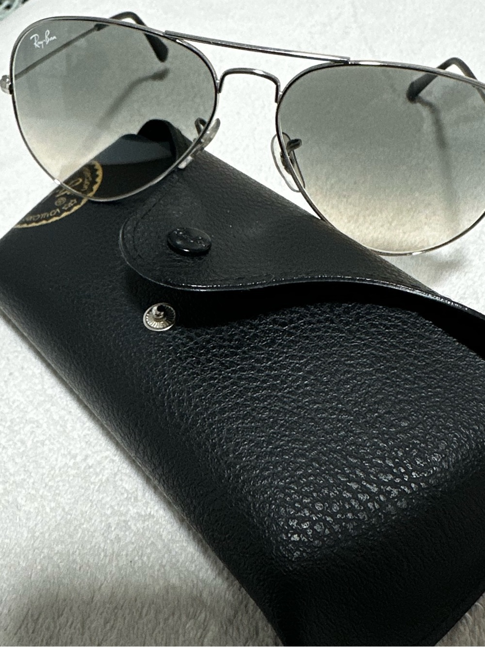 Classic Ray-Ban Aviators - Picture 3 of 9